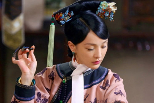 Bí ẩn phía sau chiếc móng giả bằng vàng của dàn Hậu cung triều Thanh: Đâu chỉ đơn thuần là món trang sức đắt giá