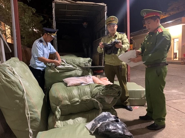 Ngăn chặn xe gắn mác "Thương binh" vận chuyển hàng hóa nhập lậu tại Lạng Sơn.
