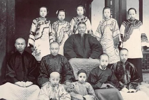 Chùm ảnh "bóc trần" gia tộc đại thần triều đại nhà Thanh: Con đàn cháu đống, nhan sắc vợ lẽ trẻ tuổi gây chú ý