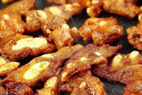 Giải ngấy ngày mưa với sườn sụn lắc muối ớt lạ miệng
