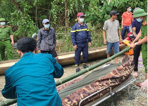 Sạt lở Thủy điện Rào Trăng 3: Đưa được thi thể 1 công nhân ra ngoài, còn 16 người mất tích