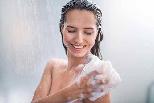 5 'độc tố' cần tránh khi chọn dầu gội, sữa tắm vì dùng nhiều có thể gây ung thư, sảy thai, vô sinh