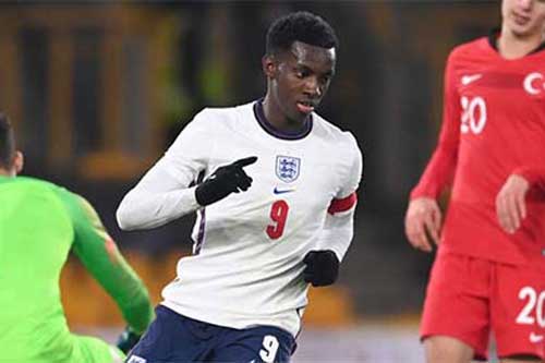 Sao trẻ Arsenal xô đổ kỷ lục của Alan Shearer