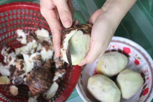 Mẹo hay giúp gọt khoai sọ không bị ngứa