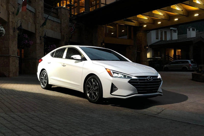 4. Hyundai Avante - Hyundai Elantra (doanh số: 9.136 chiếc).