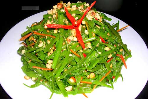 Ăn rau muống phạm phải 3 sai lầm kinh điển, khiến bạn “rước” thuốc trừ sâu, độc tố vào người