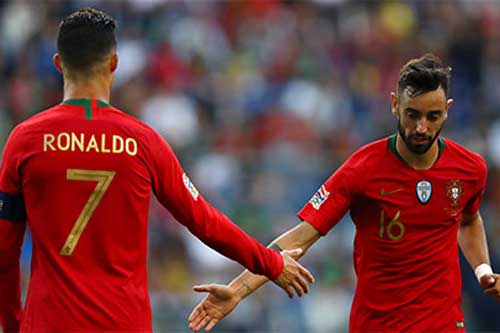 M.U c&#xF3; th&#x1EC3; m&#x1EA5;t Bruno Fernandes 4 tr&#x1EAD;n v&#xEC; Ronaldo d&#xED;nh Covid-19