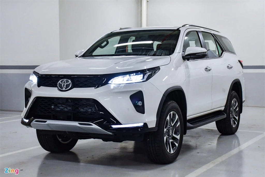 Toyota Fortuner Legender 2.4 AT 4x2.