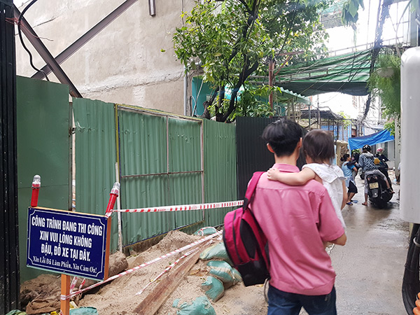 Đà Nẵng: Trường mầm non, tiểu học phải đình chỉ dạy, chuyển đi nơi khác do xây nhà 8 tầng làm nghiêng, lún, nứt nhà dân và trường học