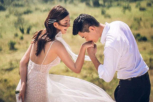 Dư Hương Ngưng bất ngờ lên xe hoa