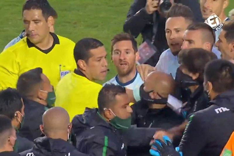 Messi văng tục với HLV đối thủ sau trận thắng nhọc của ĐT Argentina