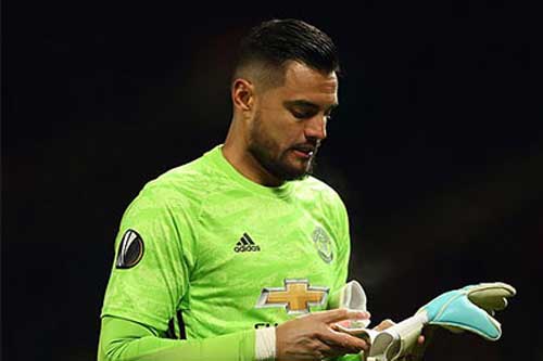 Các cầu thủ M.U tức giận với cách Romero bị CLB đối xử tệ bạc