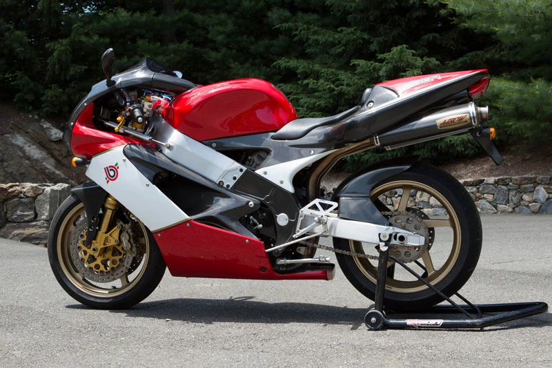 9. Bimota SB8R 2000 (vận tốc tối đa: 274 km/h).