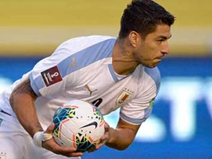 Suarez vượt qua Messi và Ronaldo 'béo' để làm nên lịch sử