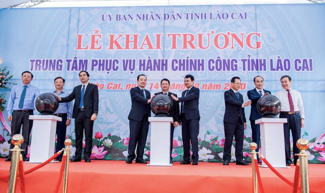UBND tỉnh Lào Cai khai trương Trung tâm phục vụ hành chính công và Trung tâm điều hành thông minh (IOC).