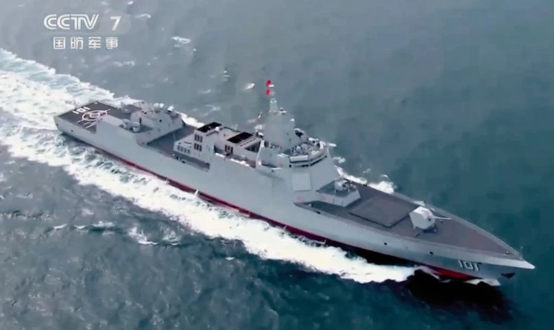 Khu trục hạm cỡ lớn Type 055 của Hải quân Trung Quốc. Ảnh: CCTV7.