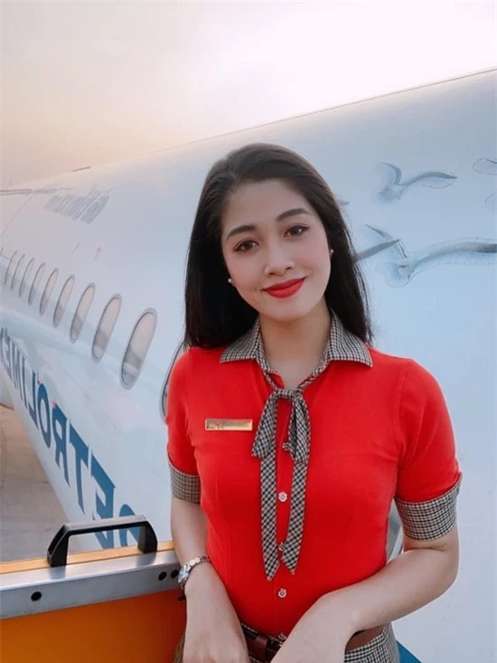 Đặng Vân Ly bắt đầu công việc tiếp viên hàng không
