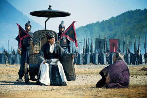 Tại sao dù còn khỏe mạnh, Gia Cát Lượng lại chọn ngồi "xe lăn" ra trận thay vì cưỡi ngựa?