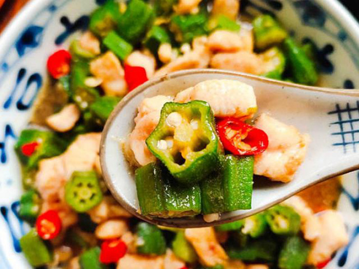 Cách làm món đậu bắp xào thịt gà ngon lạ cả nhà ăn bay cả đĩa