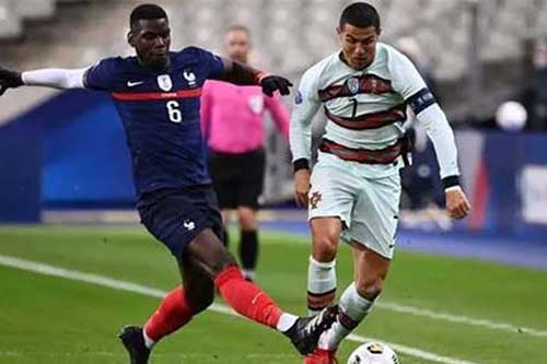 M.U hoang mang khi Pogba và Martial cũng tiếp xúc gần với Ronaldo