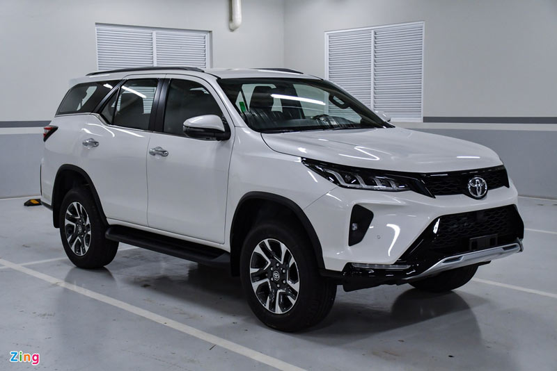 Cận cảnh Toyota Fortuner Legender 2.4 AT 4x2 giá 1,2 tỷ đồng