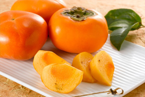 Hồng giòn vào mùa ăn vừa ngọt vừa giàu dinh dưỡng, nhưng bạn cần lưu ý 5 điều để tránh nguy cơ tắc ruột