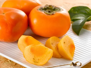 Hồng giòn vào mùa ăn vừa ngọt vừa giàu dinh dưỡng, nhưng bạn cần lưu ý 5 điều để tránh nguy cơ tắc ruột