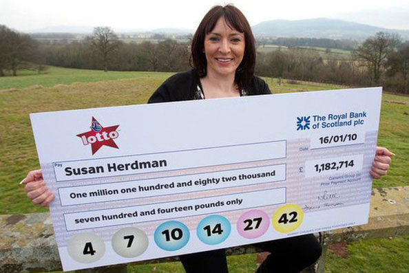 Trúng số gần 36 tỷ đồng, trở thành triệu phú trong 1 đêm, mẹ đơn thân nước Anh lại chọn cuộc sống làm nông dân