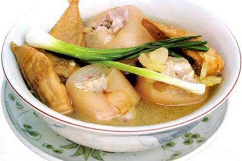 Những người tuyệt đối không nên ăn móng giò