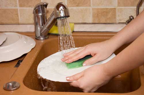 Sai lầm khi rửa bát dẫn tới hậu họa khôn lường