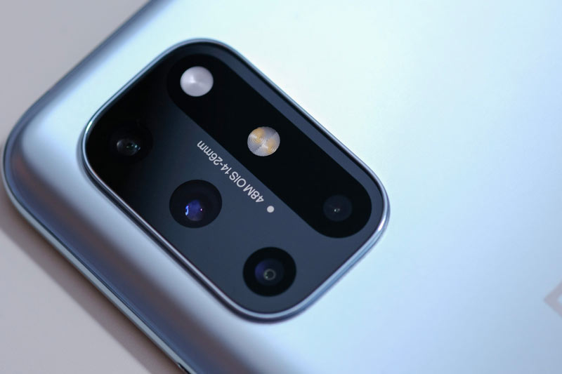 Ảnh chi tiết đối thủ đáng gờm của Samsung Galaxy S20 FE