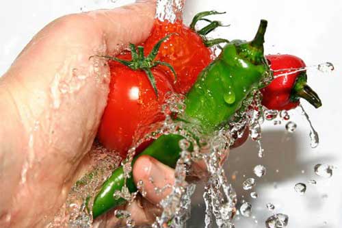 Cho thêm thứ này vào nước để rửa rau quả sẽ loại bỏ được mọi thuốc trừ sâu, hoá chất