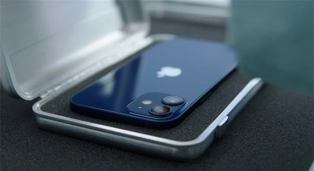 iPhone 12 mini - Con tim khổng lồ trong vóc dáng tí hon - Ảnh 2.