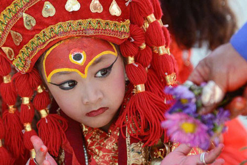 Tuổi thơ bị đánh mất của những bé gái được chọn làm 'nữ thần' Kumari