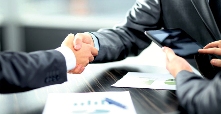 Hợp đồng nhượng quyền thương mại có bắt buộc phải soạn bằng tiếng Việt?