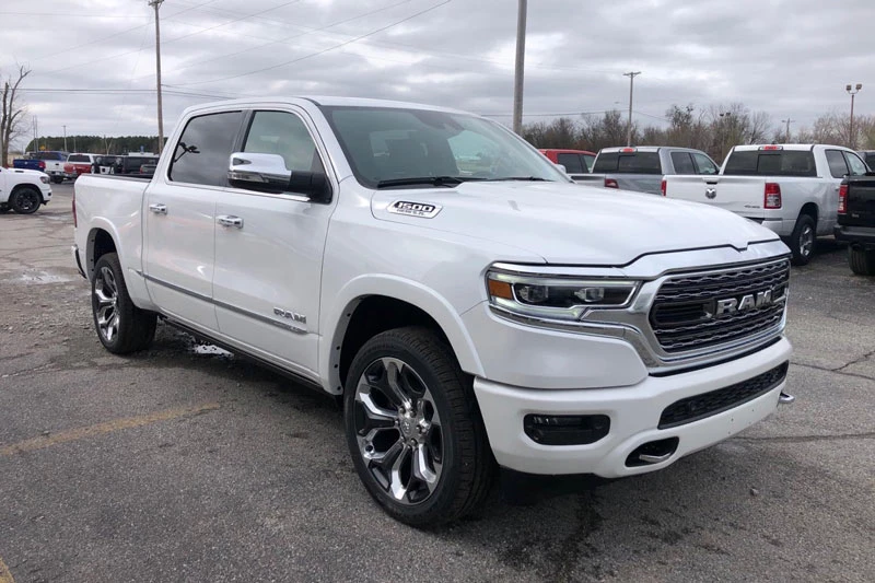 4. Ram 1500 Limited 2020 (giá khởi điểm: 53.615 USD).