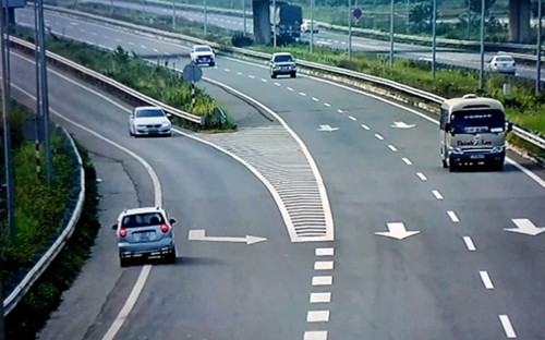 Những lưu ý 'sống còn' khi lái ô tô trên cao tốc nhưng nhiều tài xế Việt phớt lờ