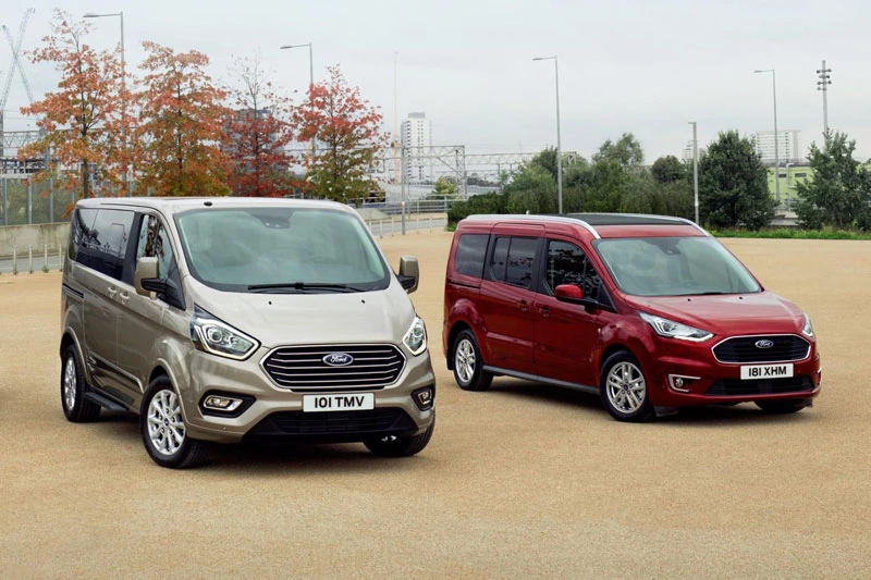 8. Ford Tourneo (doanh số: 26 chiếc).