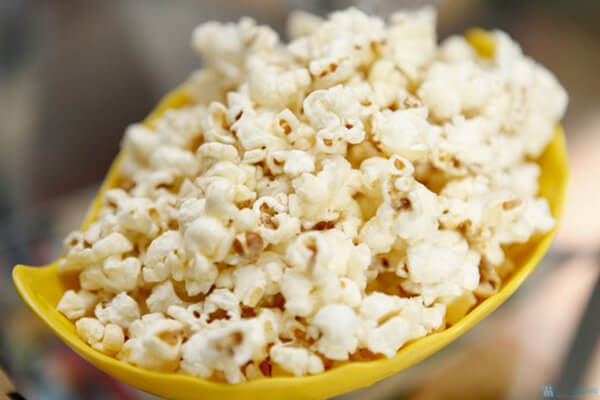 Chuyên gia cảnh báo: 4 thực phẩm dễ gây hóc nghẹn cho bé dưới 3 tuổi, mẹ nên thận trọng