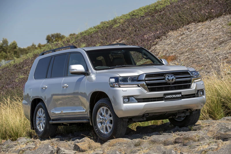 9. Toyota Land Cruiser (doanh số: 27 chiếc).