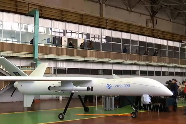 Ukraine khoe máy bay không người lái tấn công cực mạnh