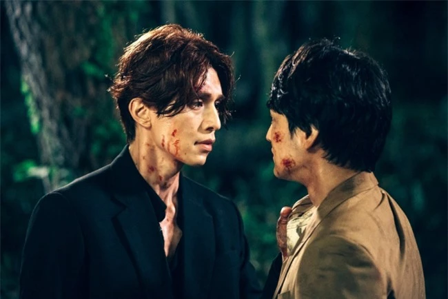 Lee Dong Wook và Kim Bum trong vai hai anh em hồ ly.