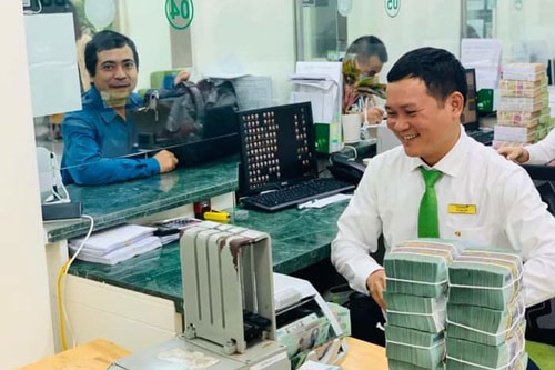 'Hâm nóng' thị trường tiền tệ trong mùa cao điểm