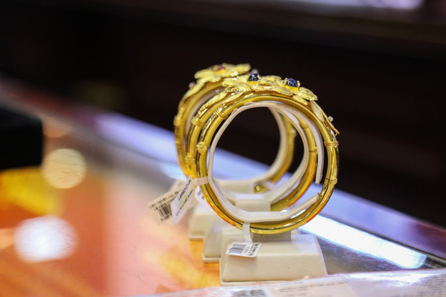 Giá vàng trong nước giảm 130 nghìn đồng/lượng