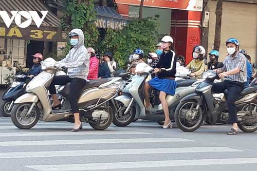 Hà Nội bắt buộc đeo khẩu trang nơi công cộng: Người dân đang chấp hành tốt