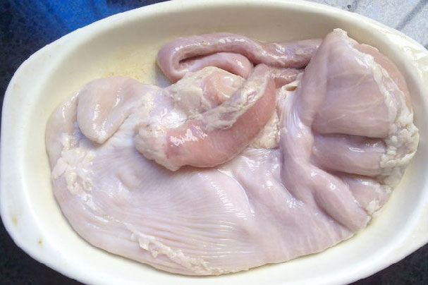 Dạ dày lợn muốn rửa sạch đừng chỉ cho giấm, thêm thứ này đảm bảo trắng giòn