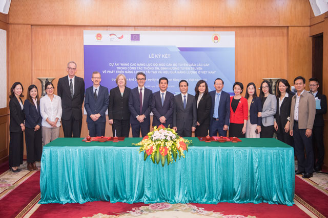 Tăng cường hợp tác thông tin, tuyên truyền về phát triển năng lượng tái tạo