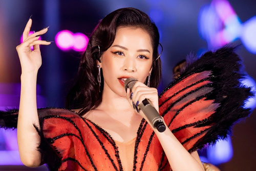 Chi Pu 'hoá nàng tiên bướm'