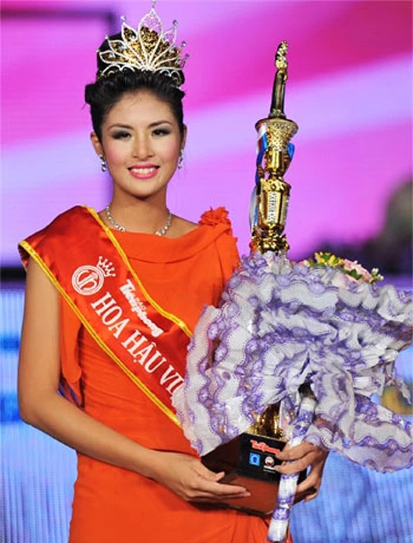 10 năm trưởng thành của người đẹp vừa đăng quang Hoa hậu Việt Nam đã gây tranh cãi về nhan sắc - Ảnh 2.