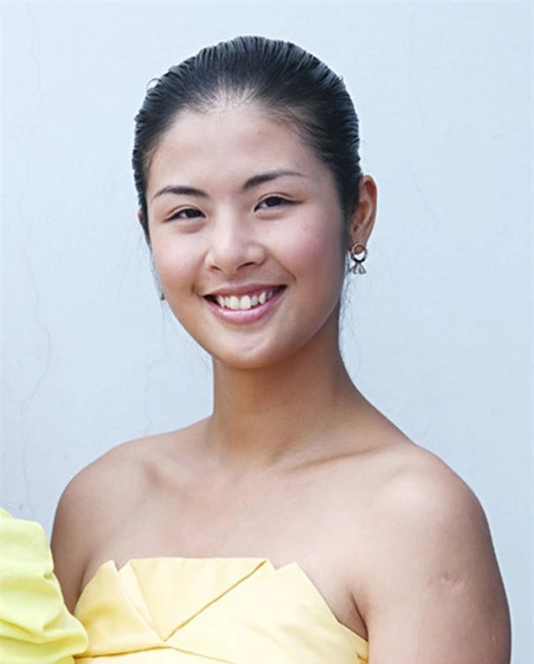10 năm trưởng thành của người đẹp vừa đăng quang Hoa hậu Việt Nam đã gây tranh cãi về nhan sắc - Ảnh 3.